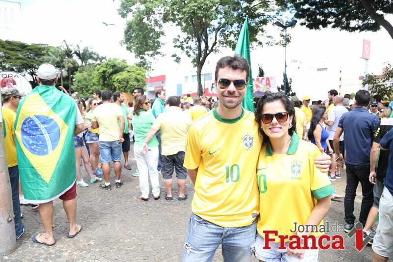 Diego e Leidiane pedem o fim da corrupção em todos os partidos (Foto: Jornal da Franca)